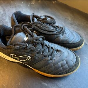 Senda Black Futsal Shoes